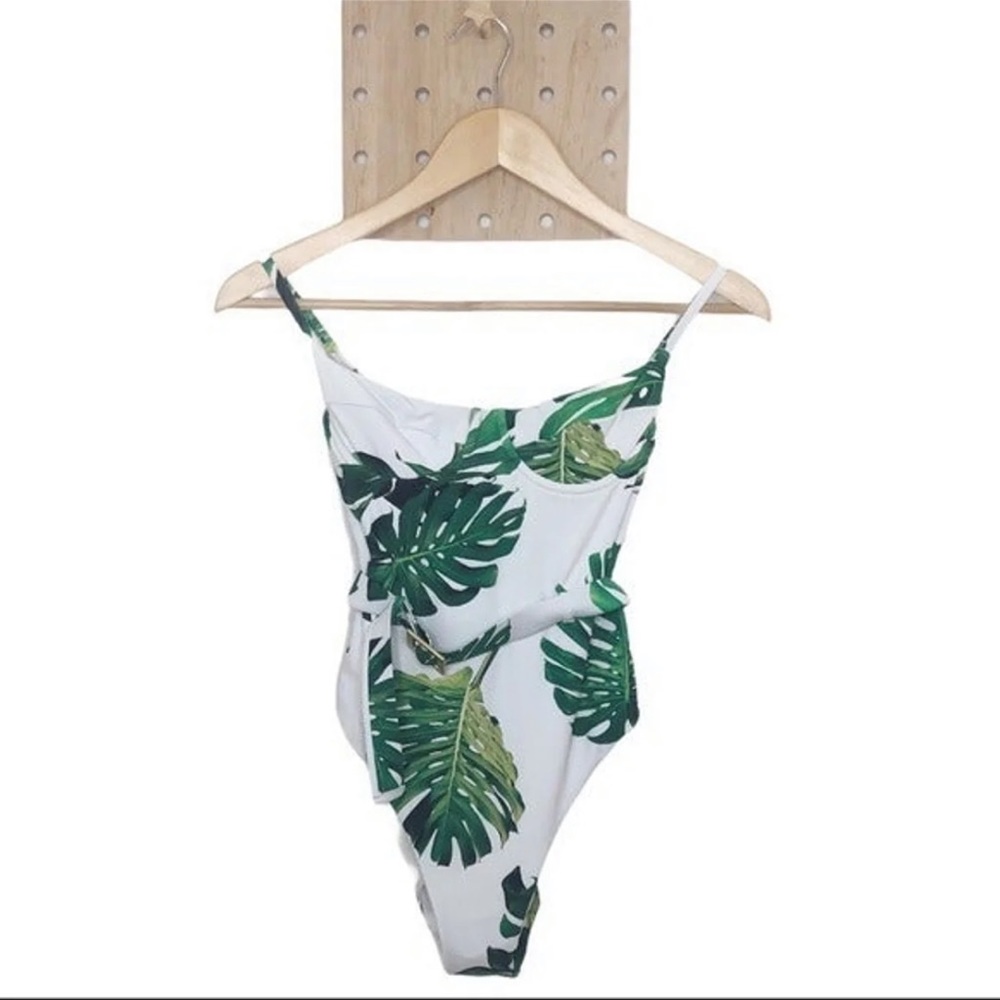 WeWoreWhat Danielle One Piece Swimsuit 🩱